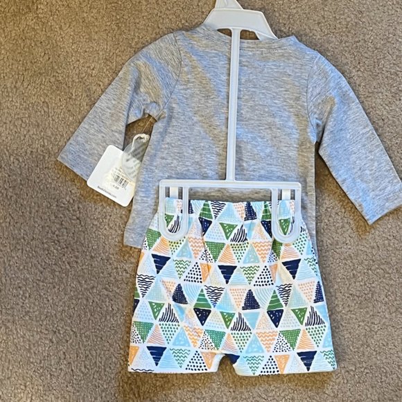 NWT 6-9mo Leo & Luna boy 2-piece outfit, gray long sleeve top & shorts - Picture 2 of 7